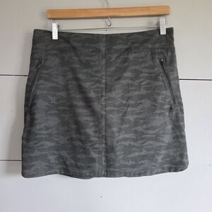Orvis Women's Green Camouflage Athletic Skort M Zip Pocket Elastic Waist Lined